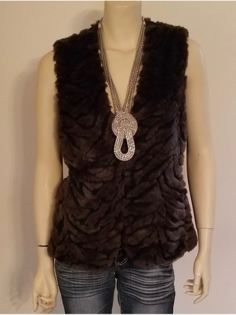 Dana Buchman Textured Grooved Faux Fur Plush Vest Size M EUC